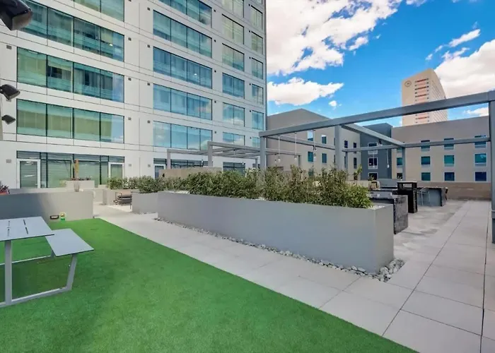 Boulevard Downtown Highrise Stu Sky Pool Parking Gym 06
