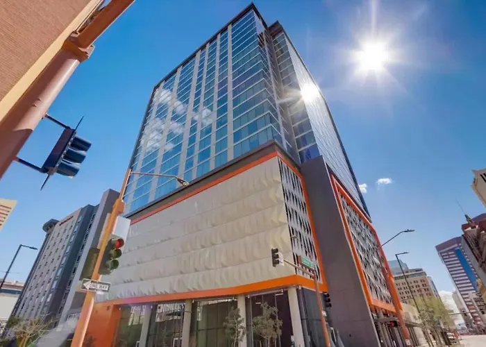 Apartment Boulevard Downtown Highrise Stu Sky Pool Parking Gym 06