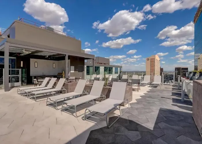 Apartment Boulevard Downtown Highrise Stu Sky Pool Parking Gym 06