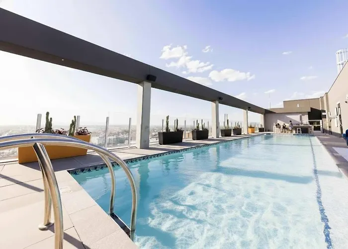 Apartment Boulevard Downtown Highrise Stu Sky Pool Parking Gym 06